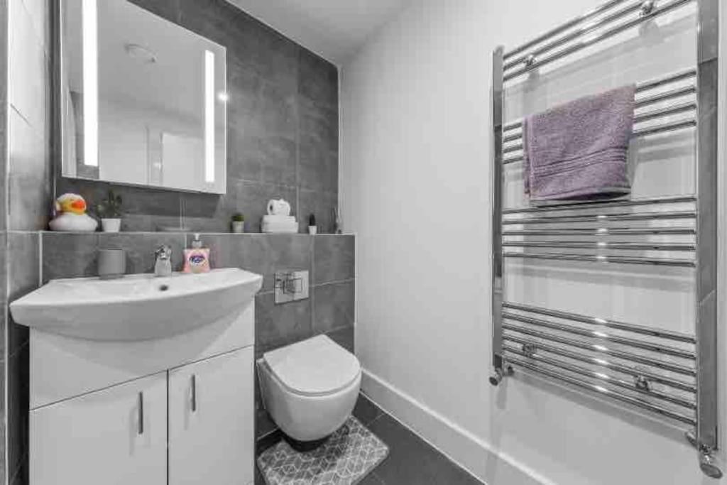 Appartamento Cozy Flat Near London Eye/ Victoria / Vauxhall Esterno foto